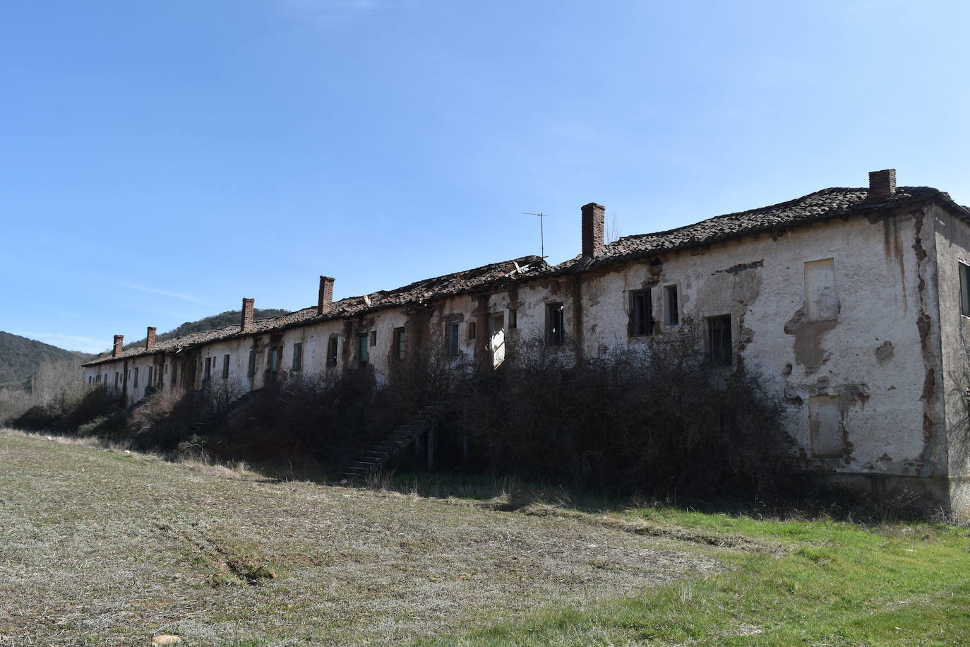 Estado de deterioro de la pasarela de Alar del Rey.