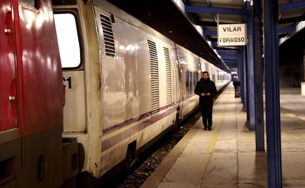 El 'Lusitania', en la estación de Villa Formoso.