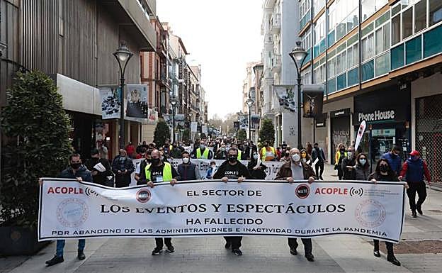 La marcha, a su paso por la calle Santiago. 