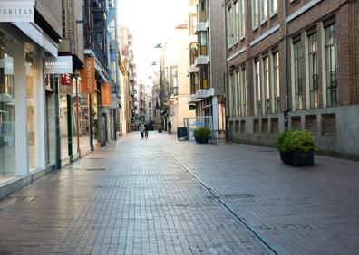 Imagen secundaria 1 - La Plaza Mayor, Teresa Gil y Duque de la Victoria, el sábado 14 de marzo de 2020 por la tarde. 