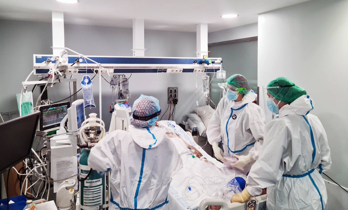 La ocupación de las UCI de Castilla y León con pacientes covid repunta hasta el 30,16%