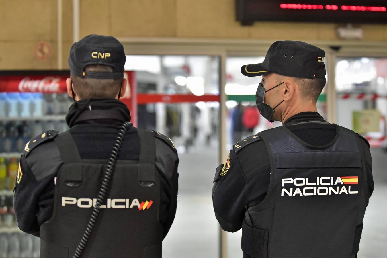 Fotos: Controles de movilidad en las estaciones de trenes y autobuses de Valladolid