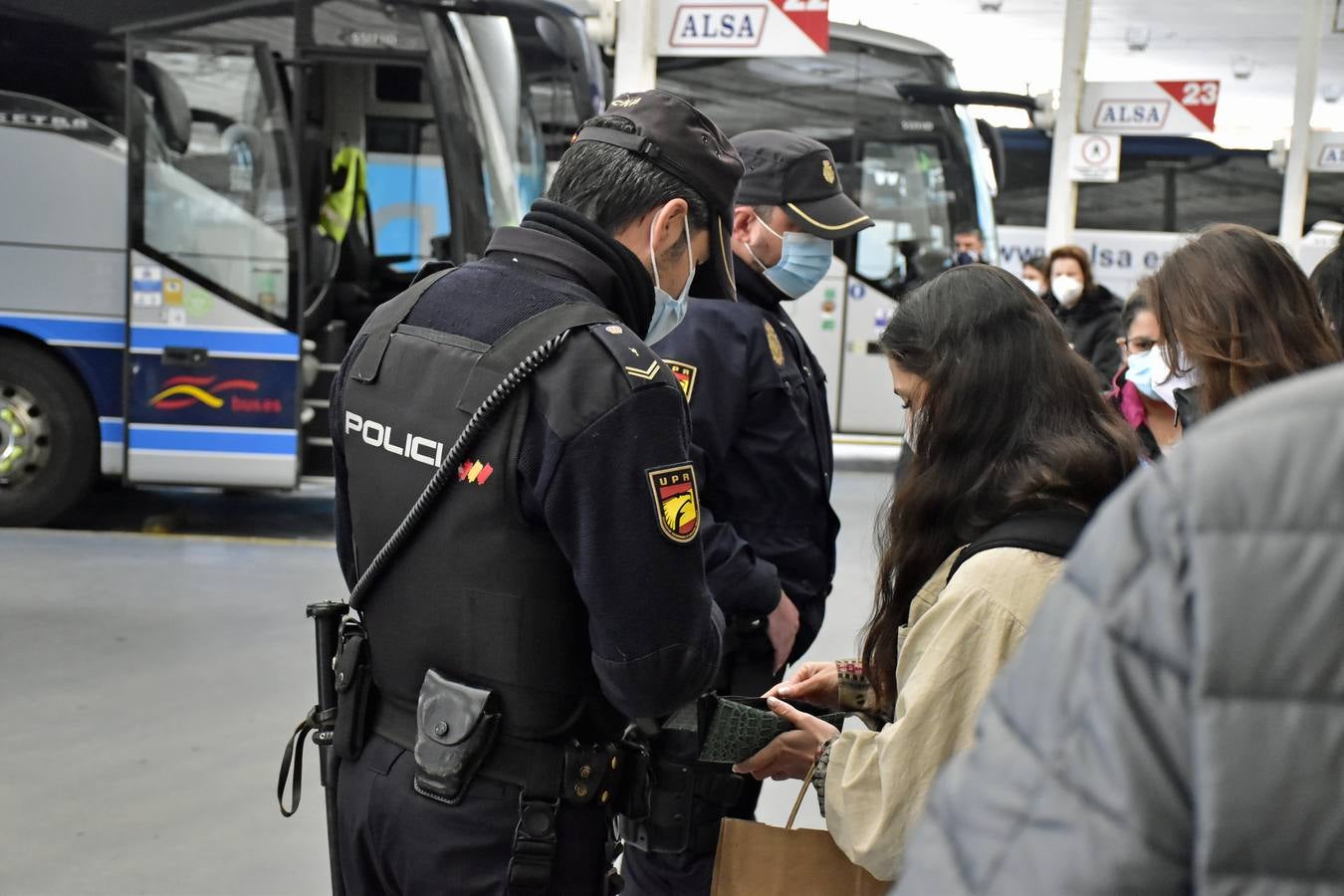 Fotos: Controles de movilidad en las estaciones de trenes y autobuses de Valladolid