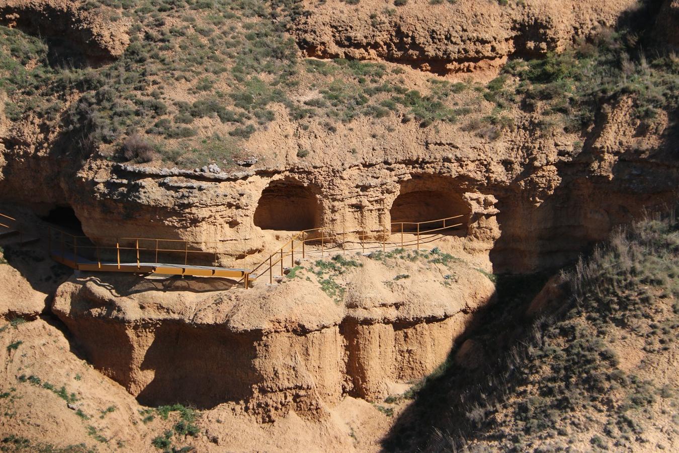 Las Cuevas Menudas de Villasabariego sirvieron de hogar de monjes eremitas durante la Alta Edad Media.