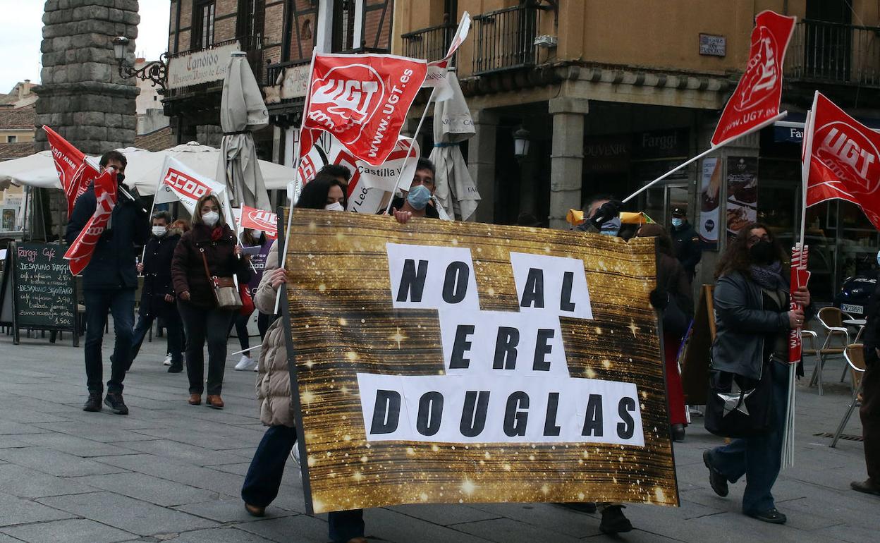 Concentración de trabajadores de Douglas en Segiovia en una de las jornadas de huelga contra el ERE. 