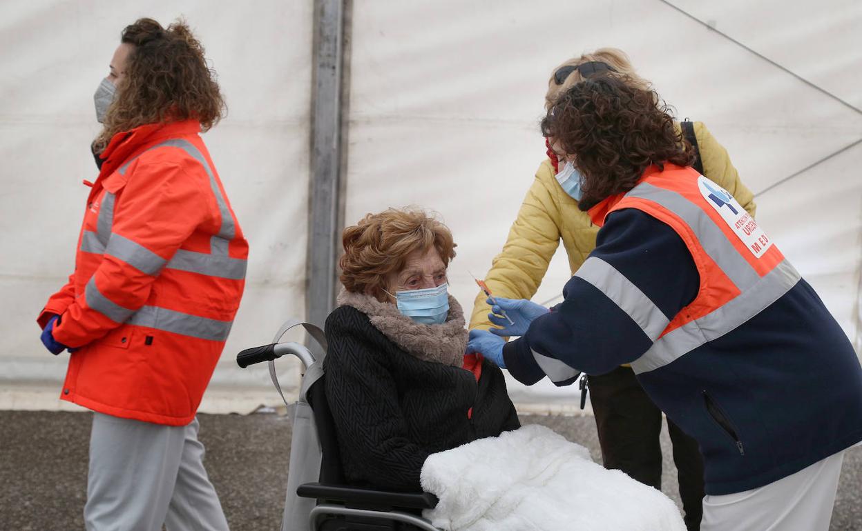 Sacyl vacunará a los mayores de 80 años de Palencia los días 30 y 31 de marzo