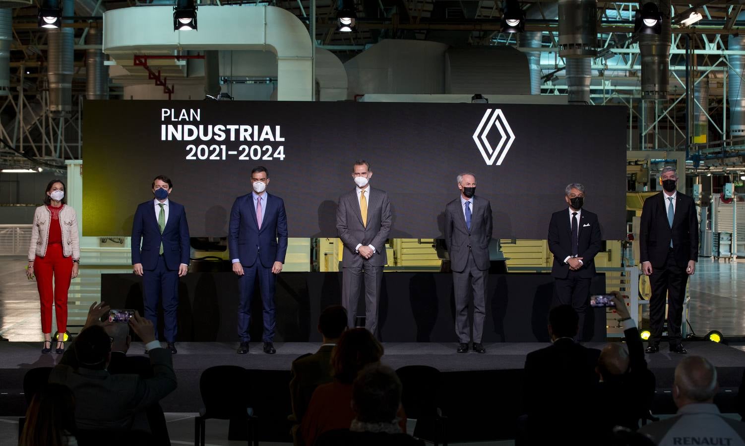 Fotos: El Rey visita la fábrica de Renault en Palencia