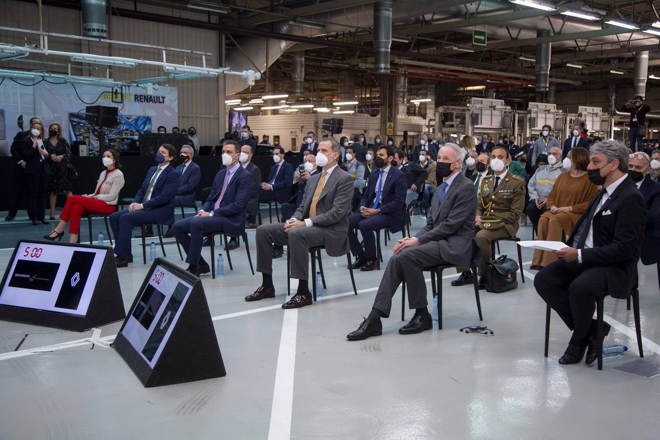 Fotos: El Rey visita la fábrica de Renault en Palencia