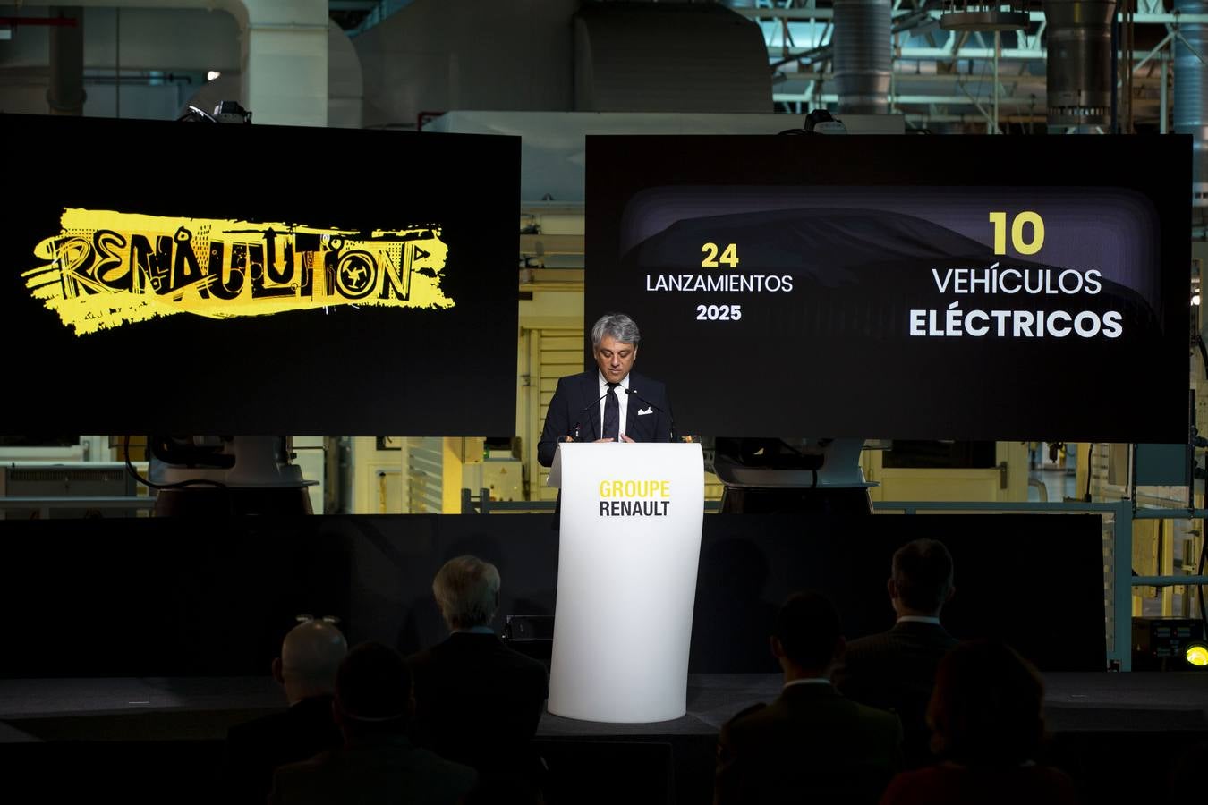 Fotos: El Rey visita la fábrica de Renault en Palencia