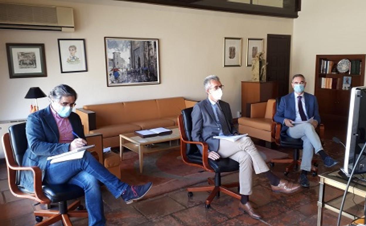 El delegado territorial de la Junta de Castilla y León en Ávila, José Francisco Hernández Herrero, durante la reunión del CECOPI