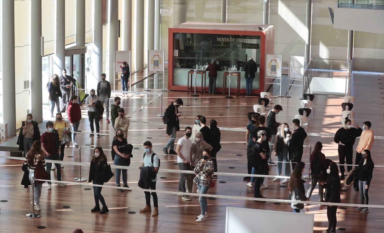 Fotos: Primera jornada de vacunación de AstraZeneca en el Miguel Delibes de Valladolid después de su suspensión