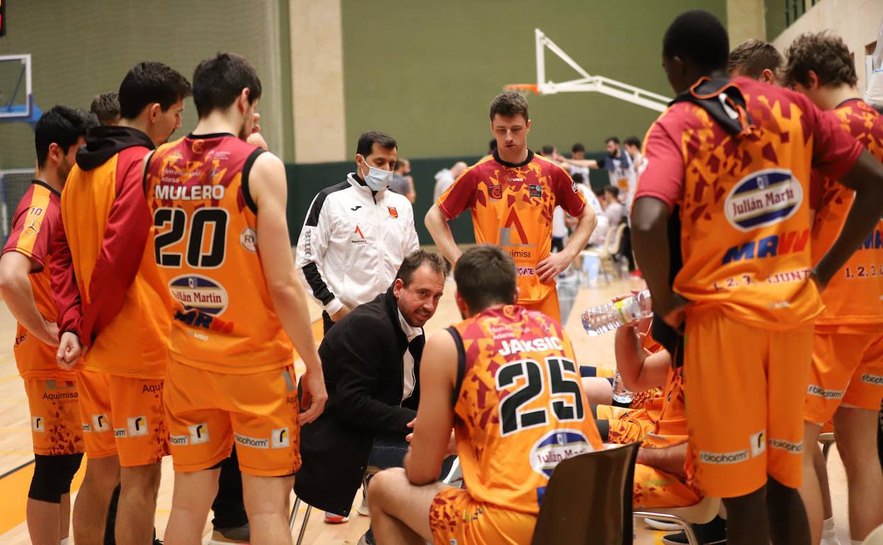 Primera de las cinco finales que le restan al Aquimisa Carbajosa para eludir el descenso