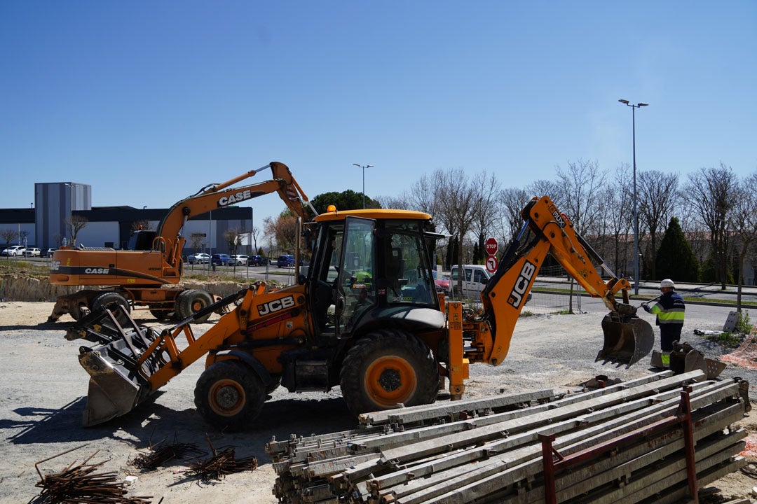 Isabel Blanco durante su visita a las obras de la nueva residencia de Puente Ladrillo en Salamanca