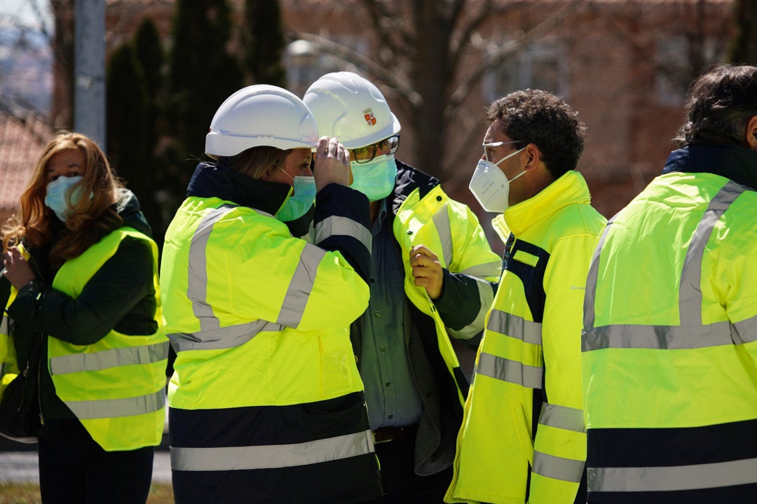 Isabel Blanco durante su visita a las obras de la nueva residencia de Puente Ladrillo en Salamanca