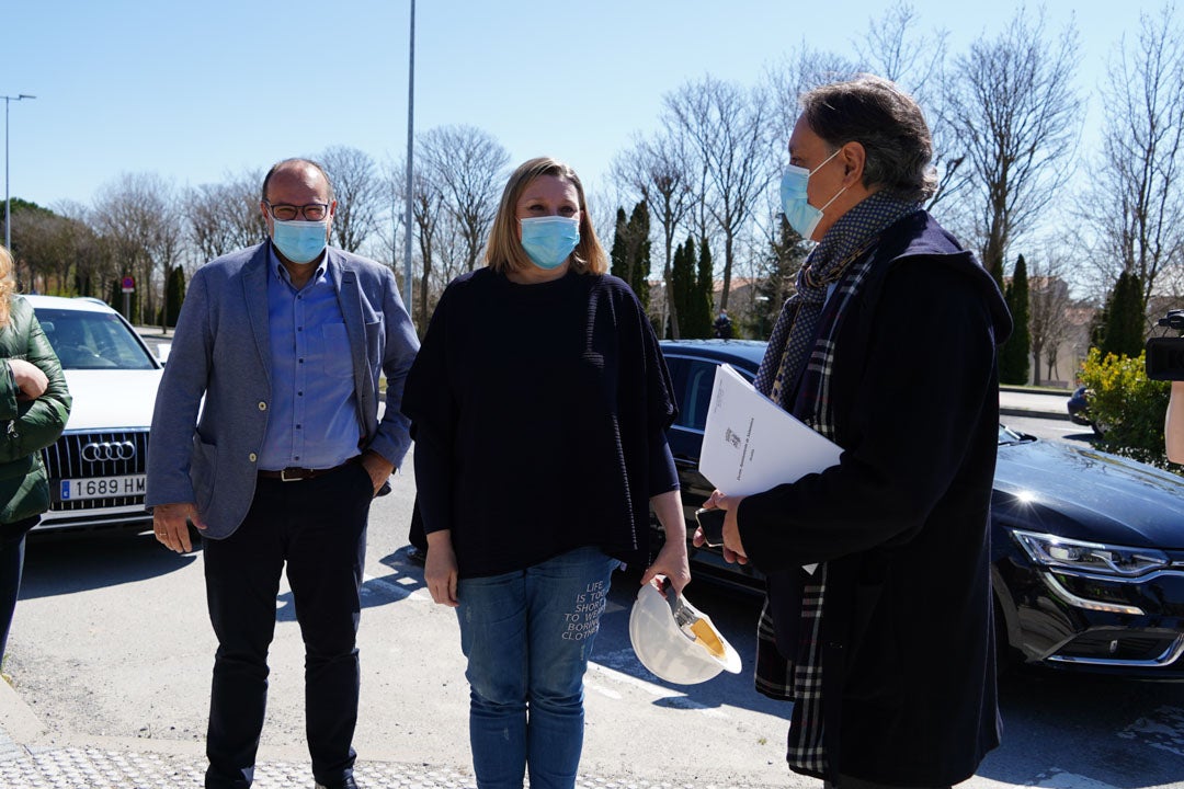 Isabel Blanco durante su visita a las obras de la nueva residencia de Puente Ladrillo en Salamanca