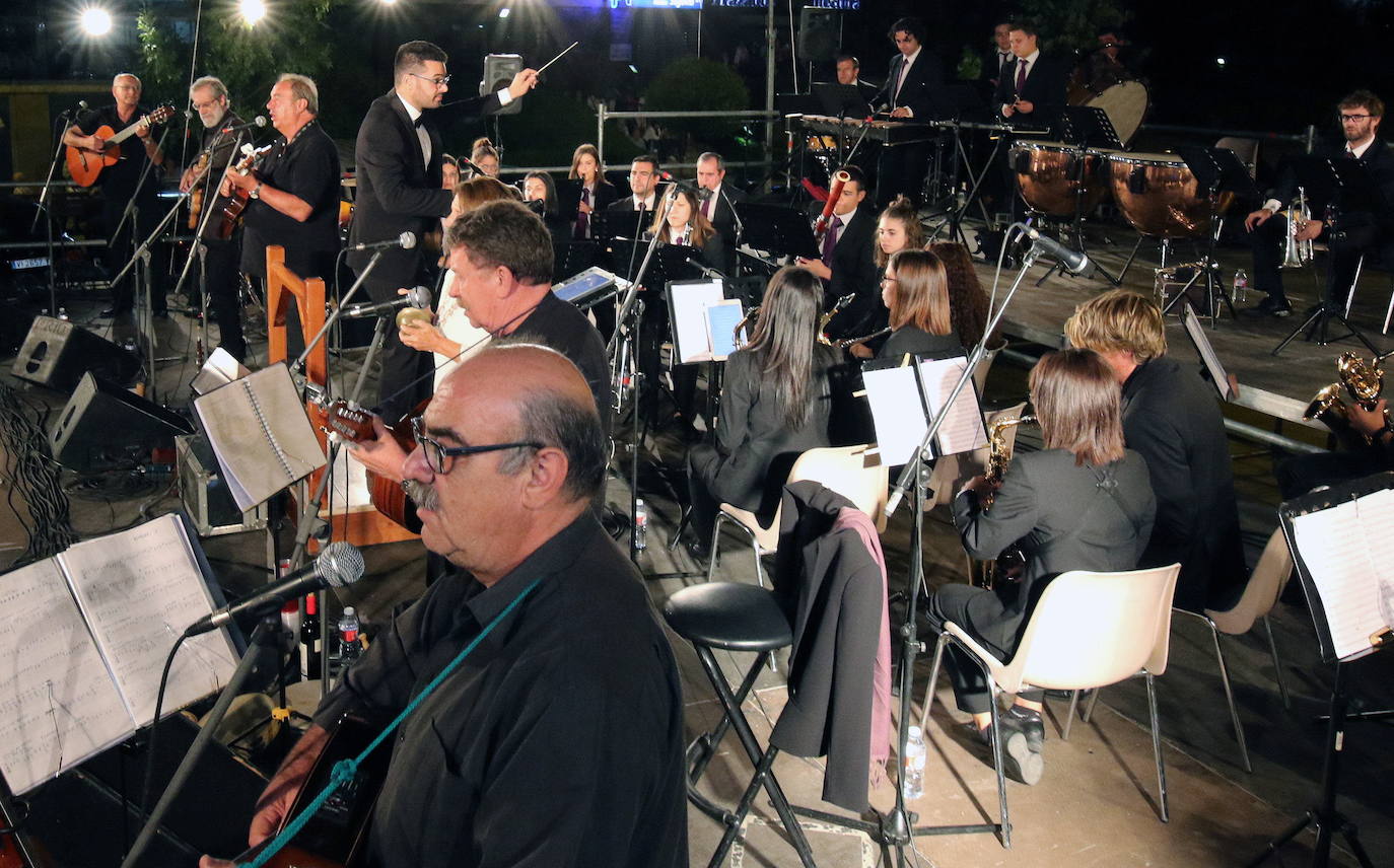 Banda Municipal de Música de Coca, durante una actuación.