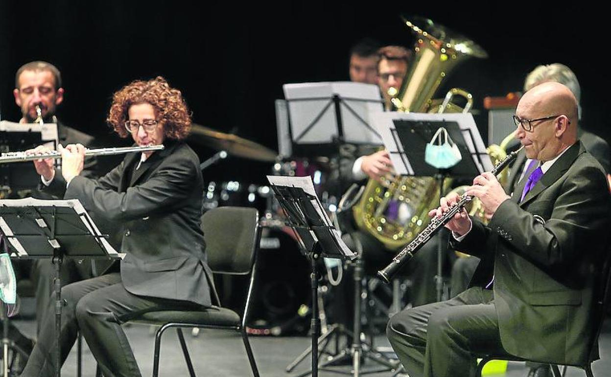 Concierto de Navidad de la Bsnda en el teatro Principal. 