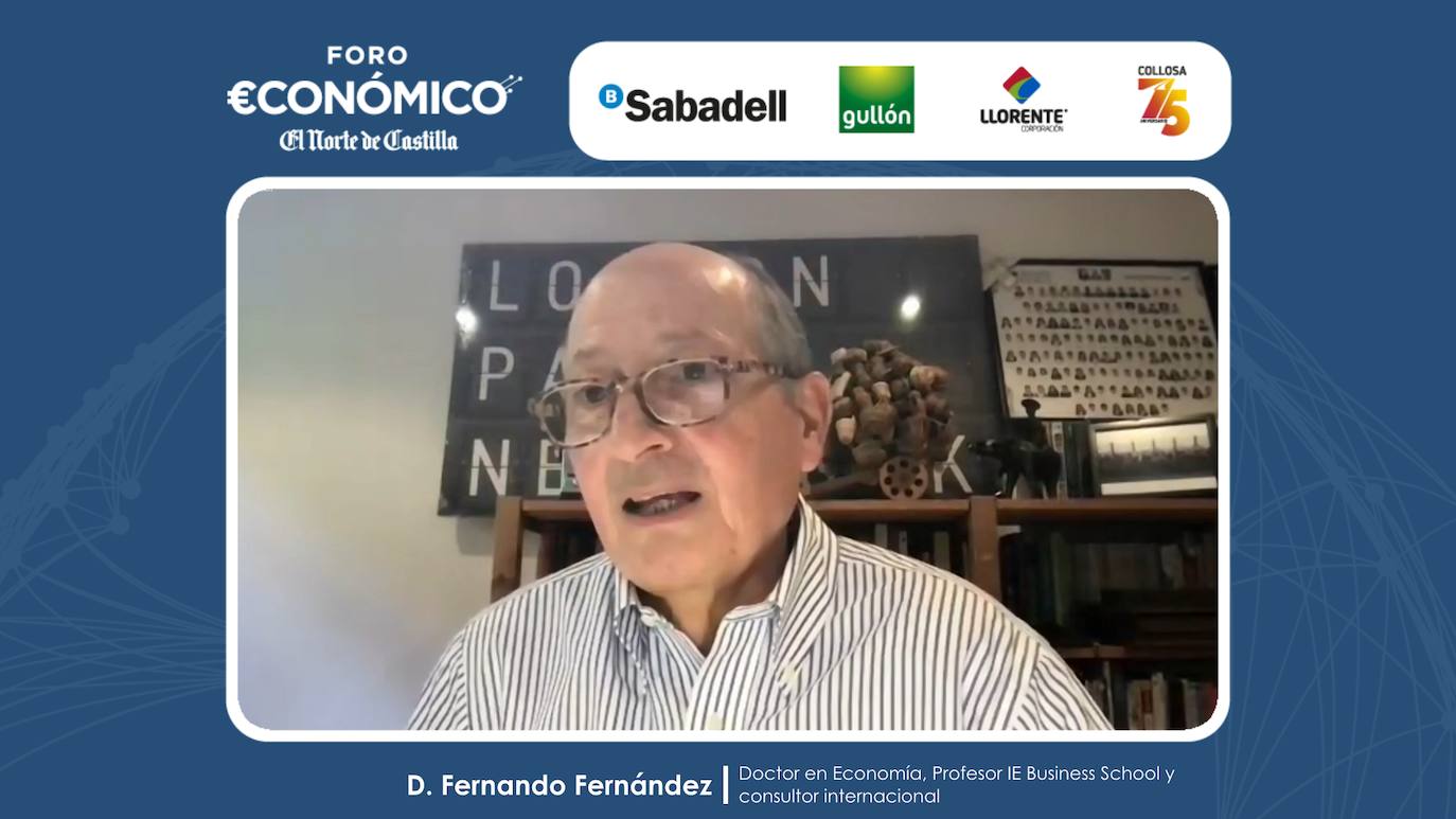 El profesor Fernando Férnández, durante su intervención en el Foro Económico de El Norte de Castilla.. 
