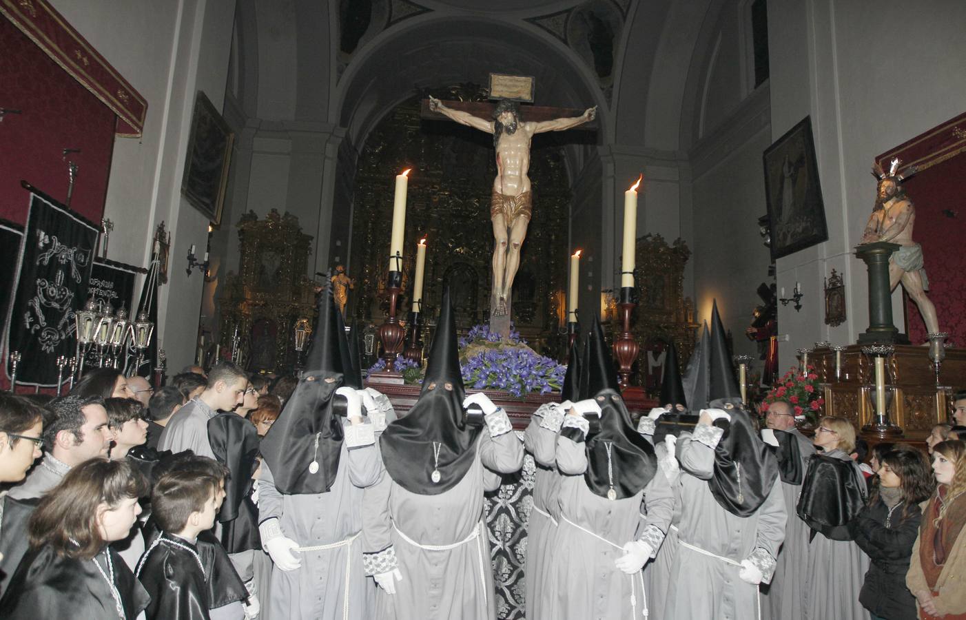 2016. Las Cinco Llagas, dentro de la Iglesia por la lluvia.