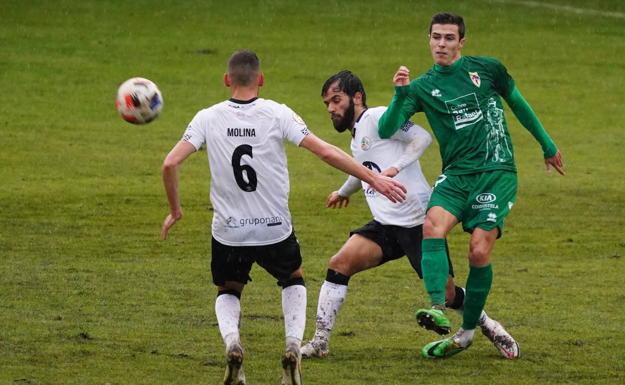 Candelas y Sergio Molina, en el partido de la primera vuelta ante el Compostela.