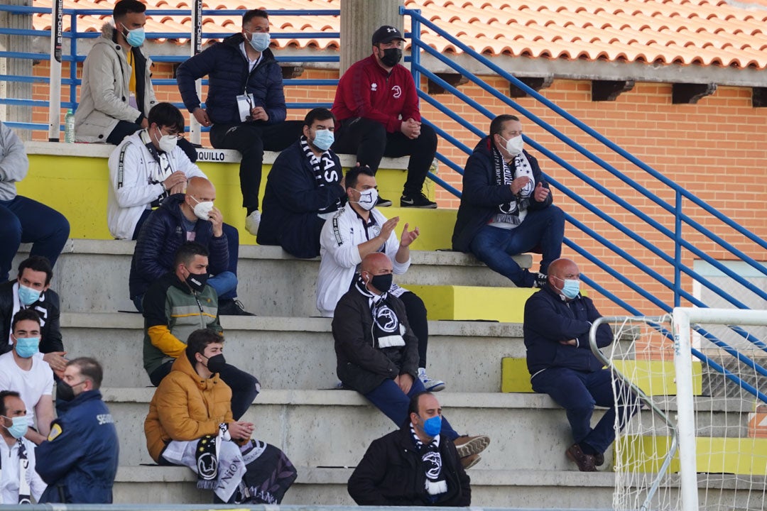 La afición arropó a Unionistas dentro y fuera del campo