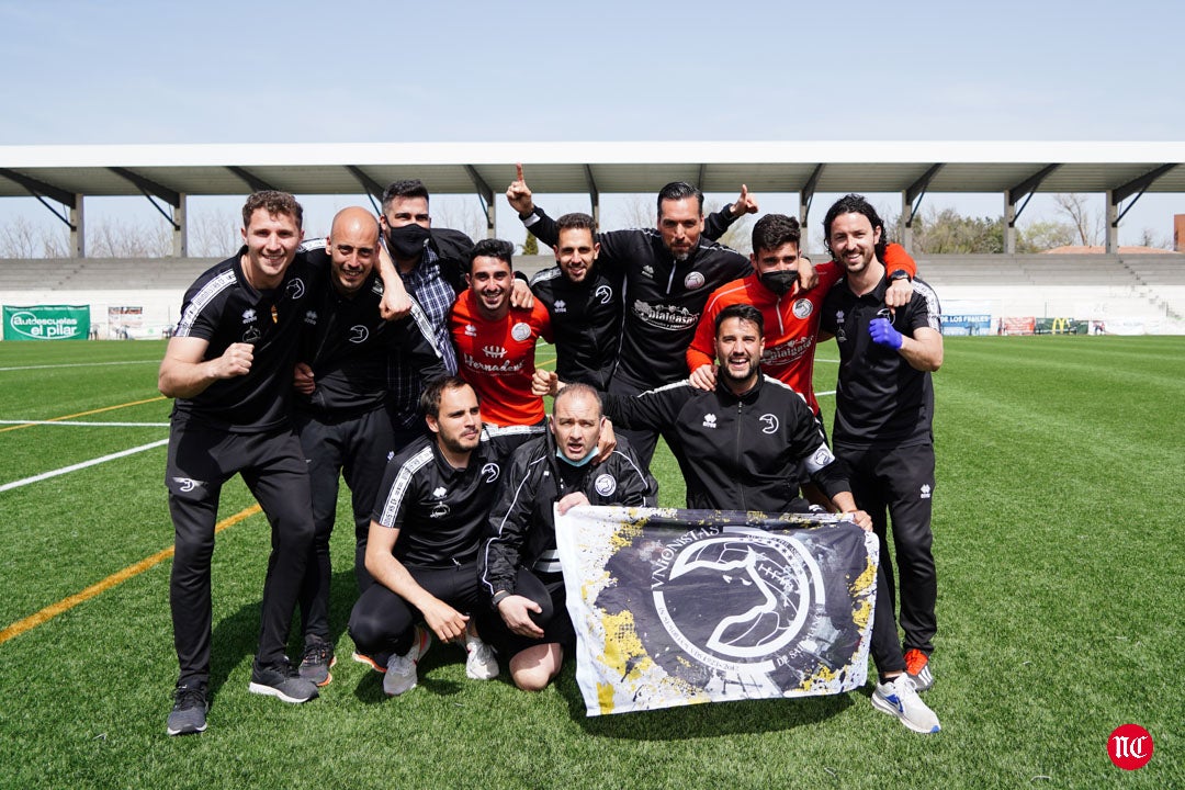 Los jugadores de Unionistas celebran la clasificación para la 1ª RFEF