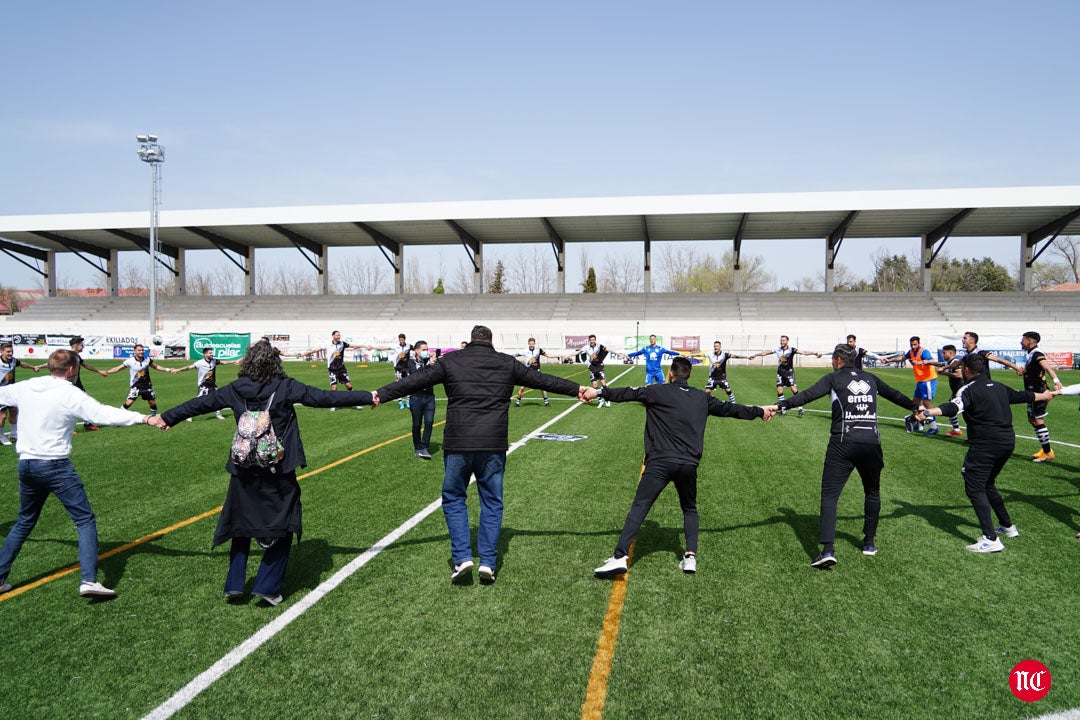 Los jugadores de Unionistas celebran la clasificación para la 1ª RFEF