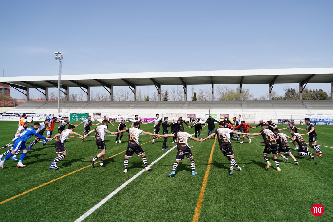 Los jugadores de Unionistas celebran la clasificación para la 1ª RFEF