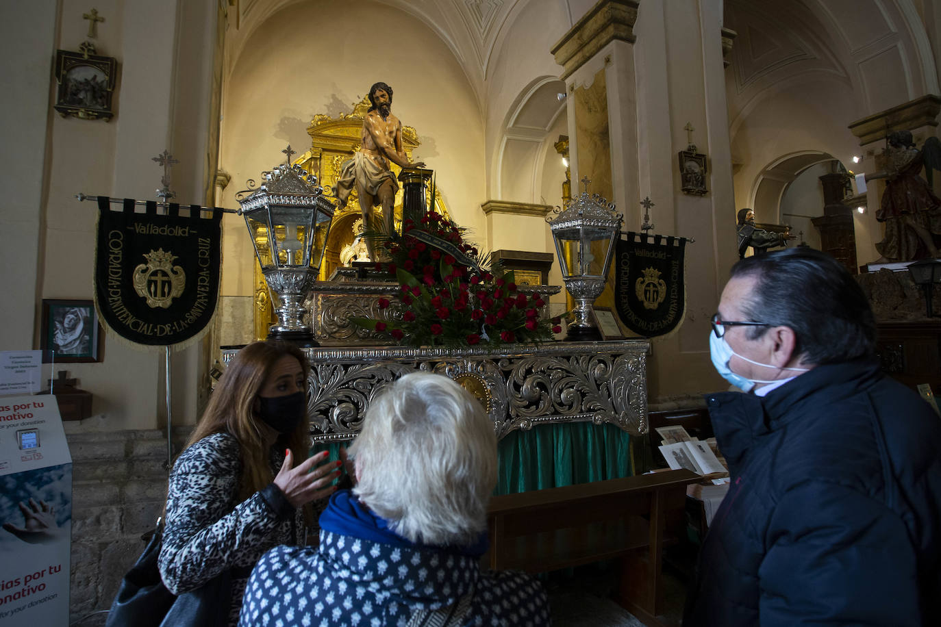 Imagen secundaria 1 - Arriba, y abajo a la derecha, iglesia de las Angustias. Abajo a la izquierda, la ruta en la Vera Cruz. 