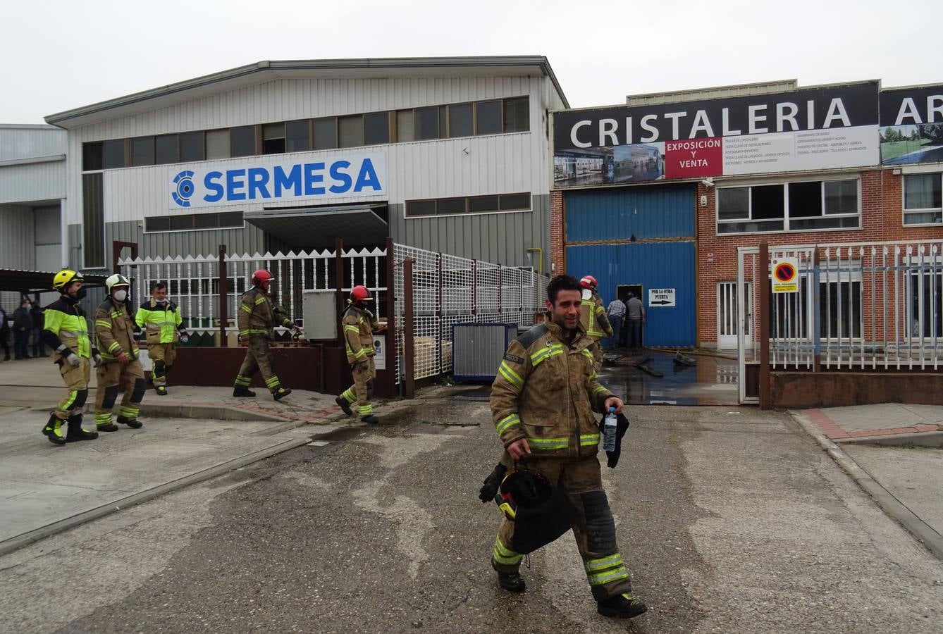 Fotos: Incendio en una cristalería del polígono de San Cristóbal de Valladolid