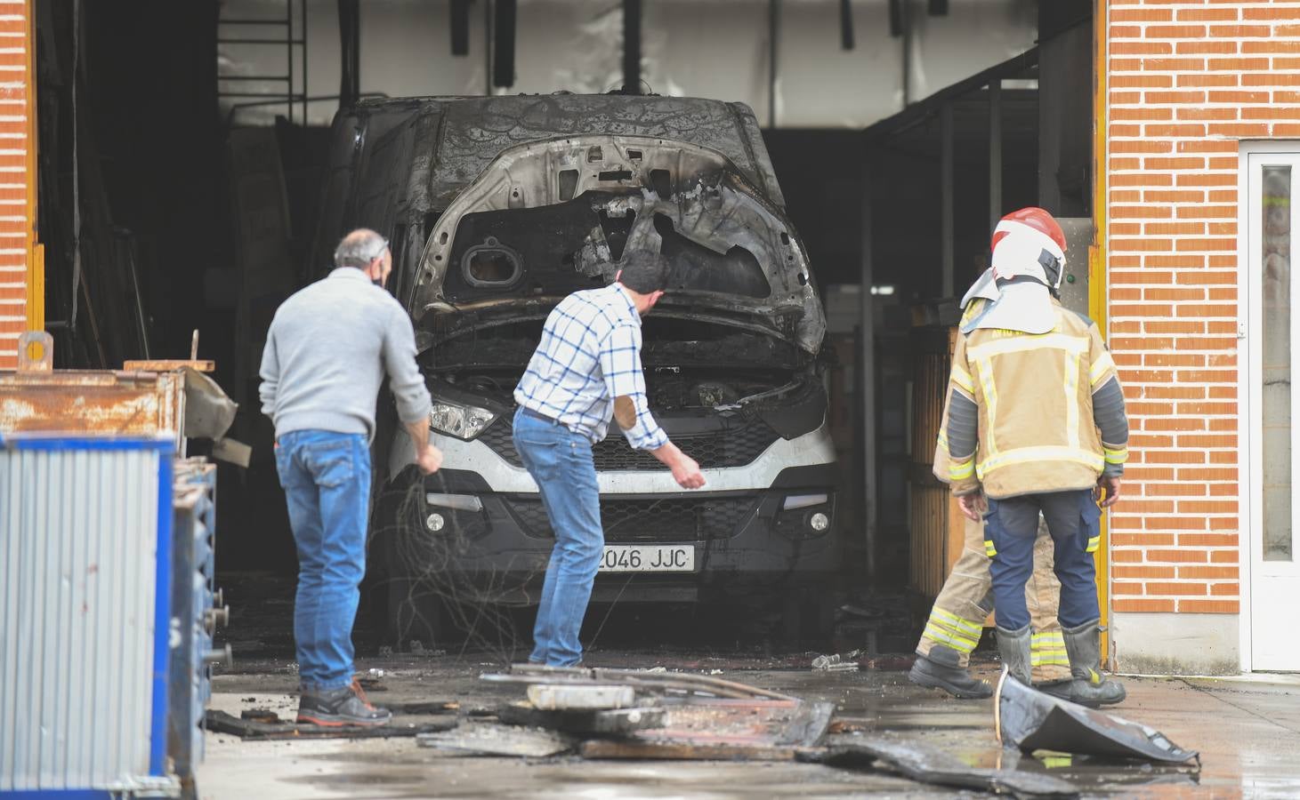 Fotos: Incendio en una cristalería del polígono de San Cristóbal de Valladolid