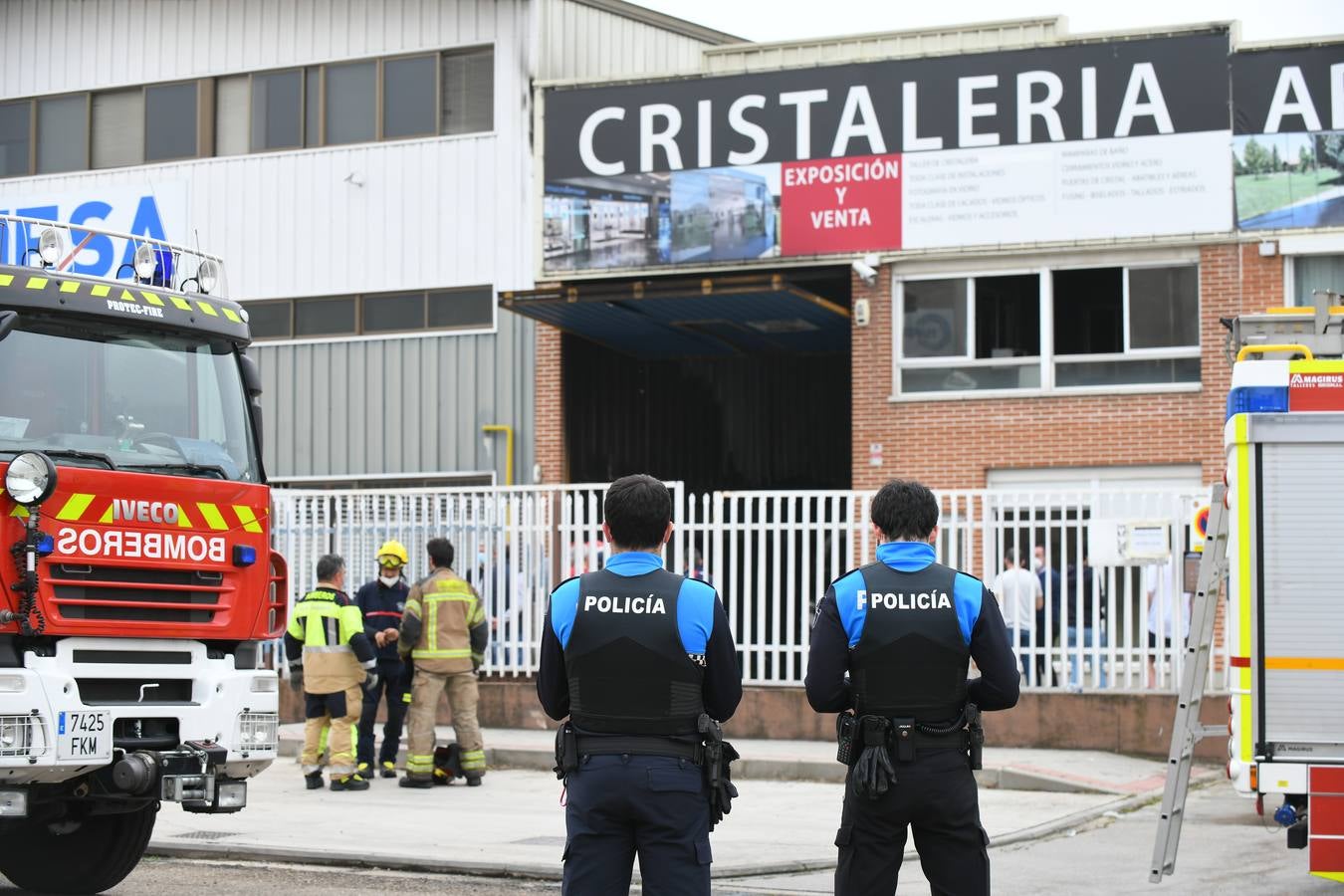 Fotos: Incendio en una cristalería del polígono de San Cristóbal de Valladolid