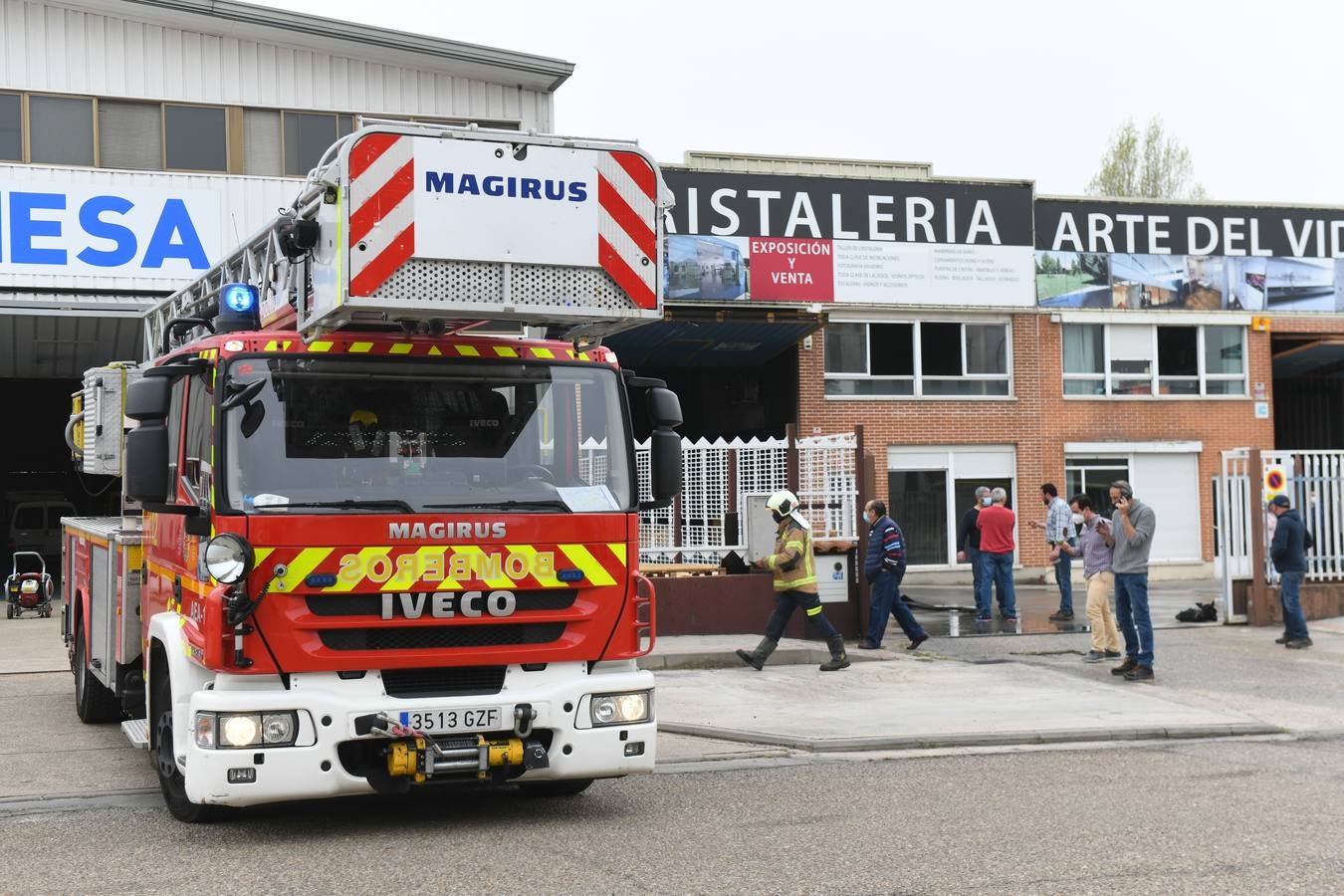 Fotos: Incendio en una cristalería del polígono de San Cristóbal de Valladolid