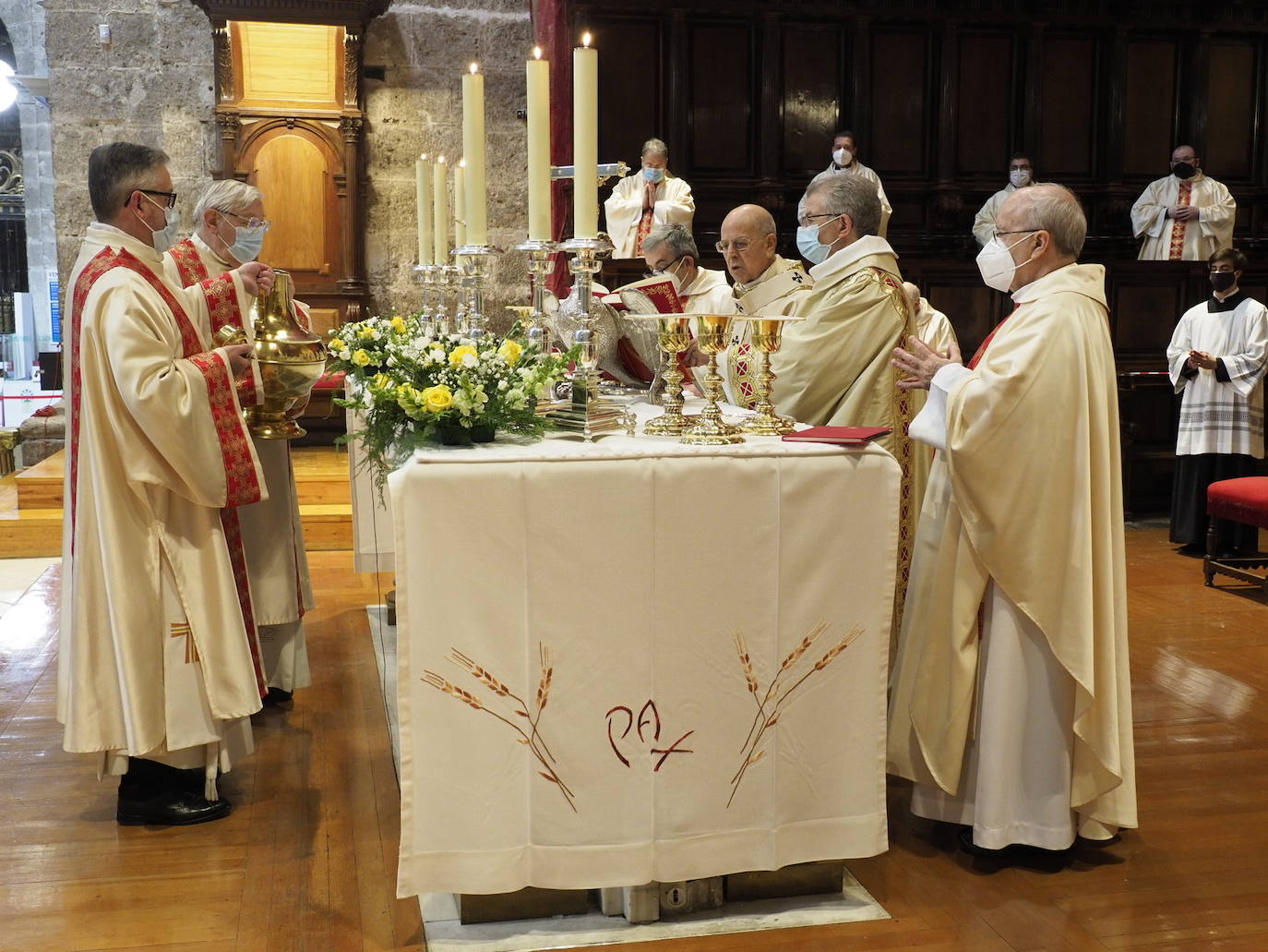 Fotos: Misa crismal celebrada este Miércoles Santo en la Catedral de Valladolid