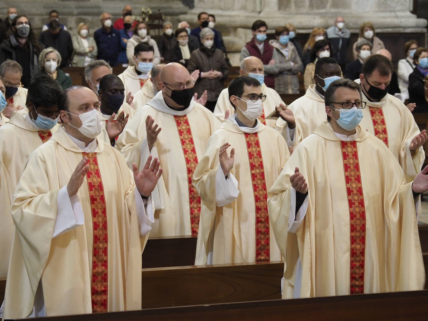 Fotos: Misa crismal celebrada este Miércoles Santo en la Catedral de Valladolid