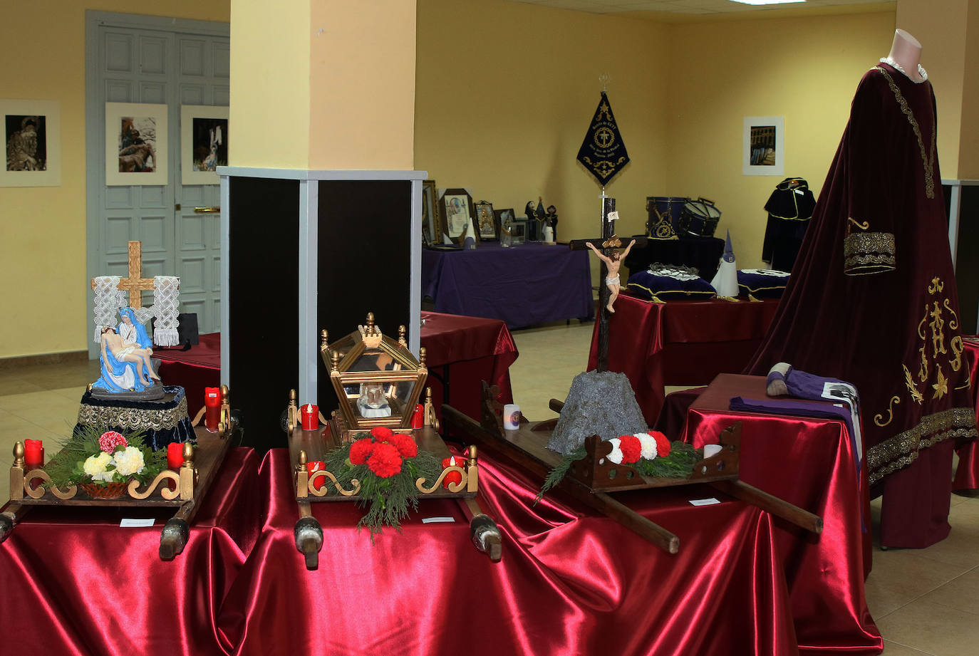 Exposición de la cofradia de Nuestra Señora de la Piedad