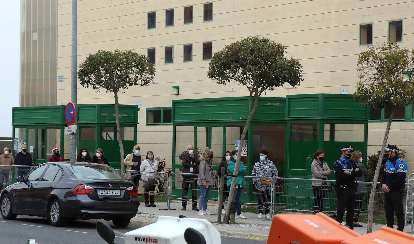 Vacunación en el pabellón Pedro Delgado 