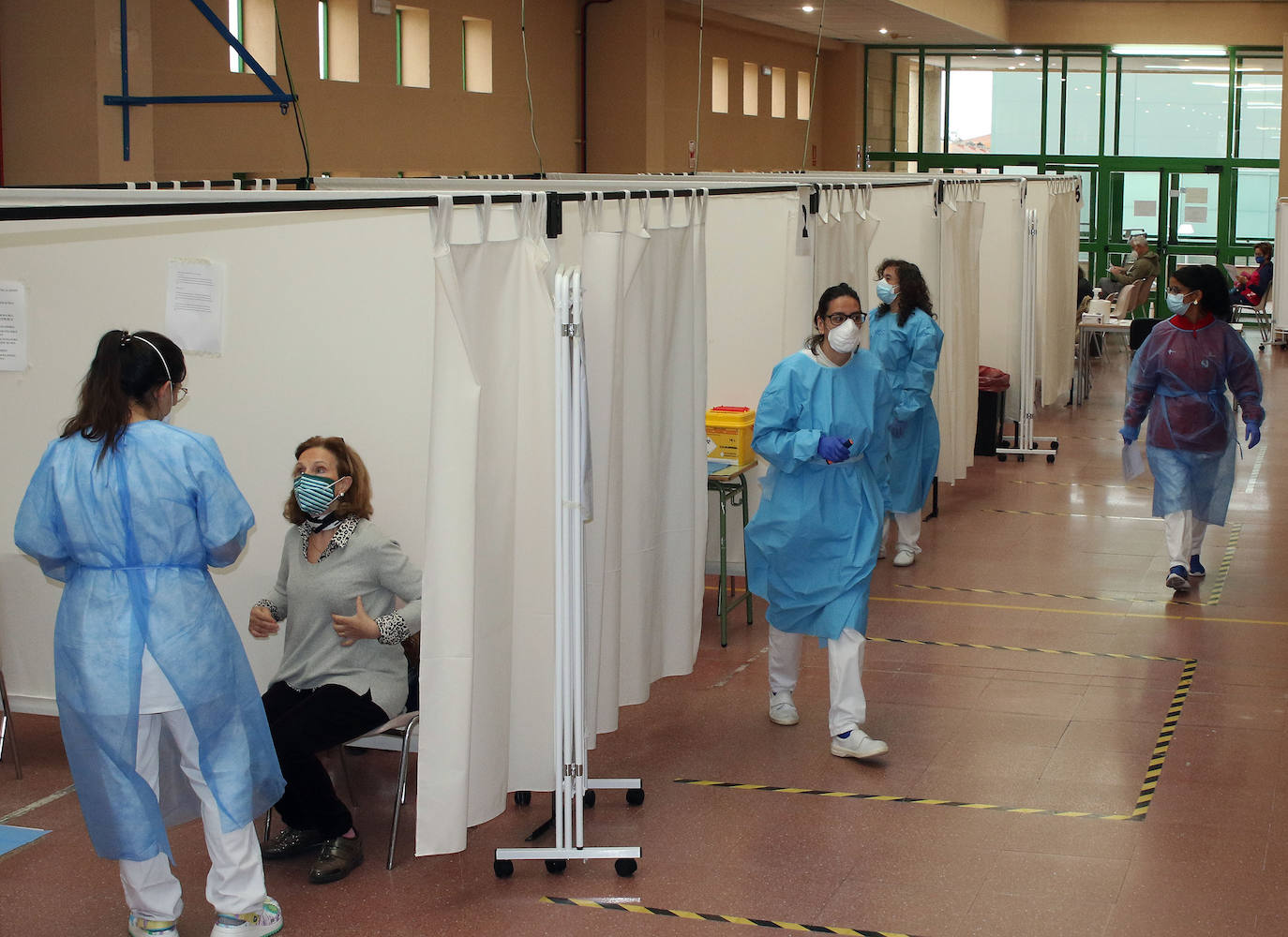 Vacunación en el pabellón Pedro Delgado 