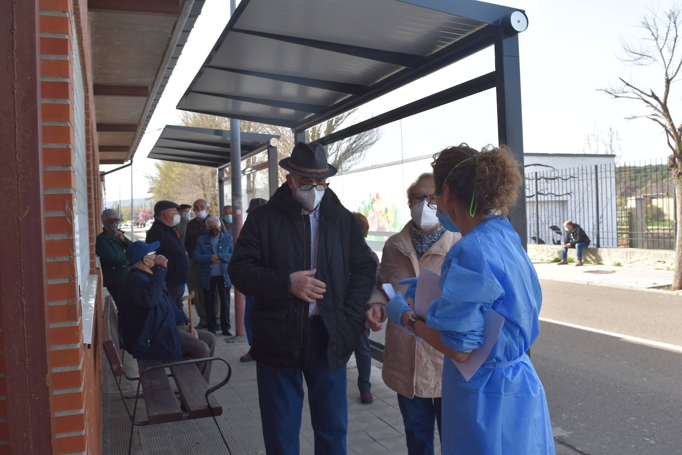 Fotos: Los mayores de 80 años se vacunan en Aguilar de Campoo