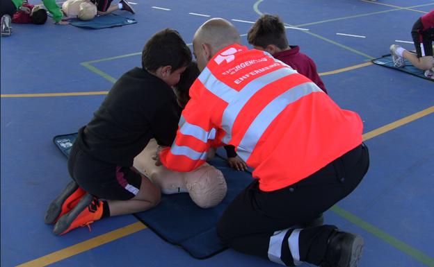 Talleres de RCP desarrollados por SATSE en un colegio de Valladolid. 