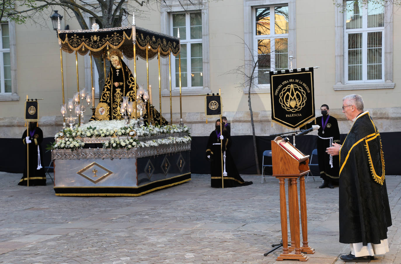 Homenaje a la Virgen de la Soledad, esta tarde en la plaza de San Francisco. 