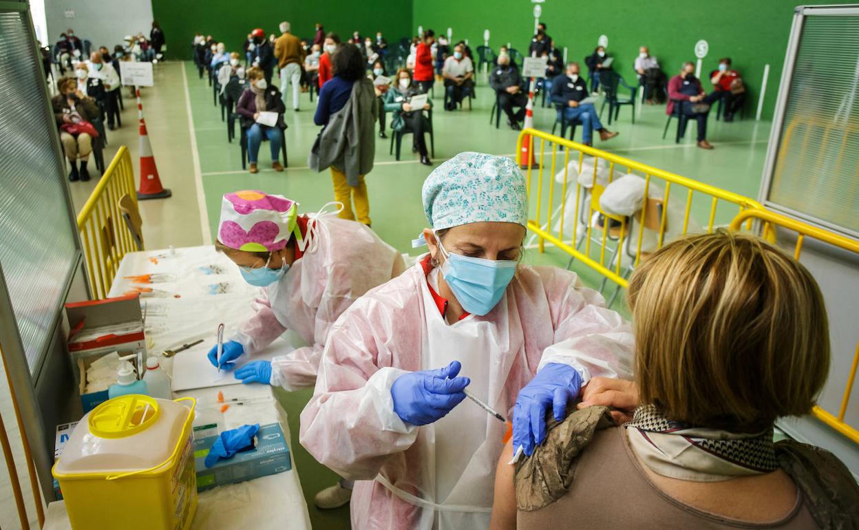 Un momento de la vacunación en Ciudad Rodrigo