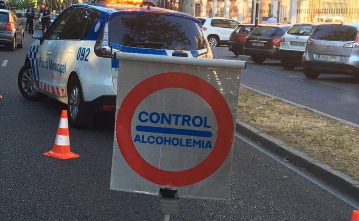 Control de alcoholemia de la Policía Local en Valladolid. 