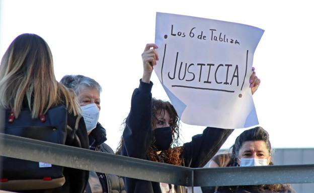 Galería. Primera sesión del juicio por la muerte de seis mineros de la Hullera Vasco Leonesa.