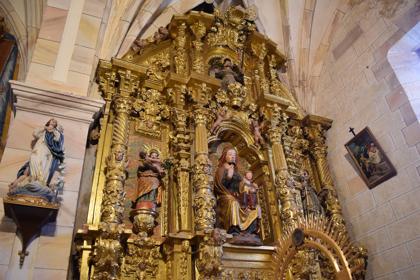 Fotos: La iglesia de Barrio de Santa María luce restaurada