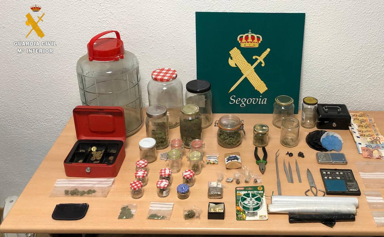 Material incautado por la Guardia Civil en la intervención llevada a cabo en Tabanera del Monte. 