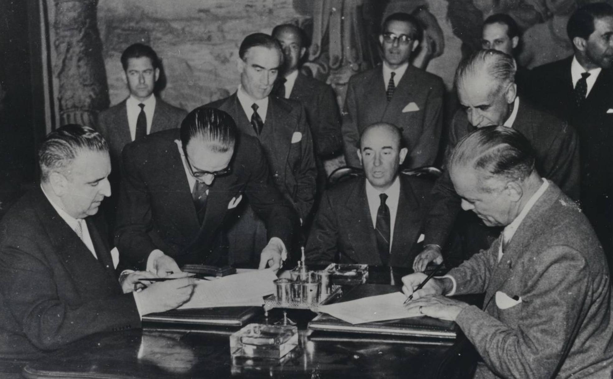 Momento de la firma del convenio con Estados Unidos, que tuvo lugar en Madrid.