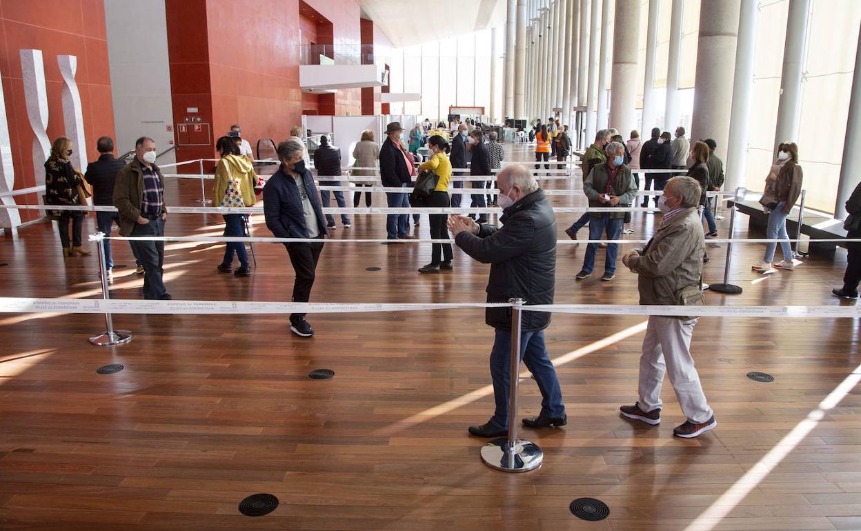 Vacunación masiva en el centro cultural Miguel Delibes. 