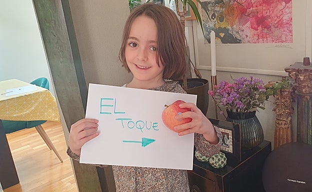 Lola desvela el secreto de su receta, la manzana 