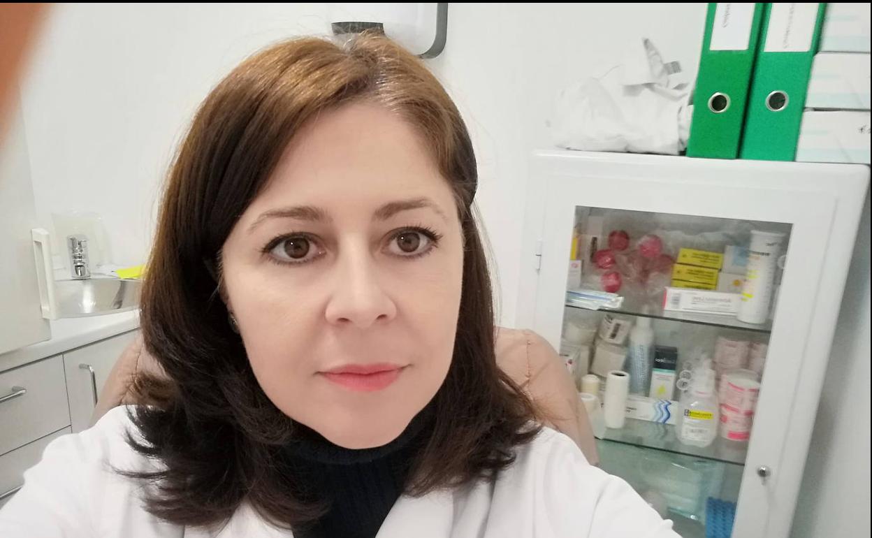 Vacunación con AstraZeneca: María Prieto, enfermera: «No tengo miedo de que me inyecten el segundo vial»